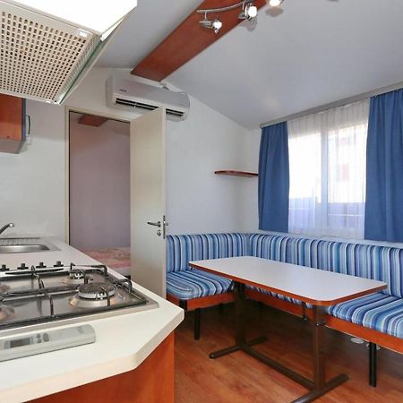 Poolside Mobile Home Turanj Bagian luar foto