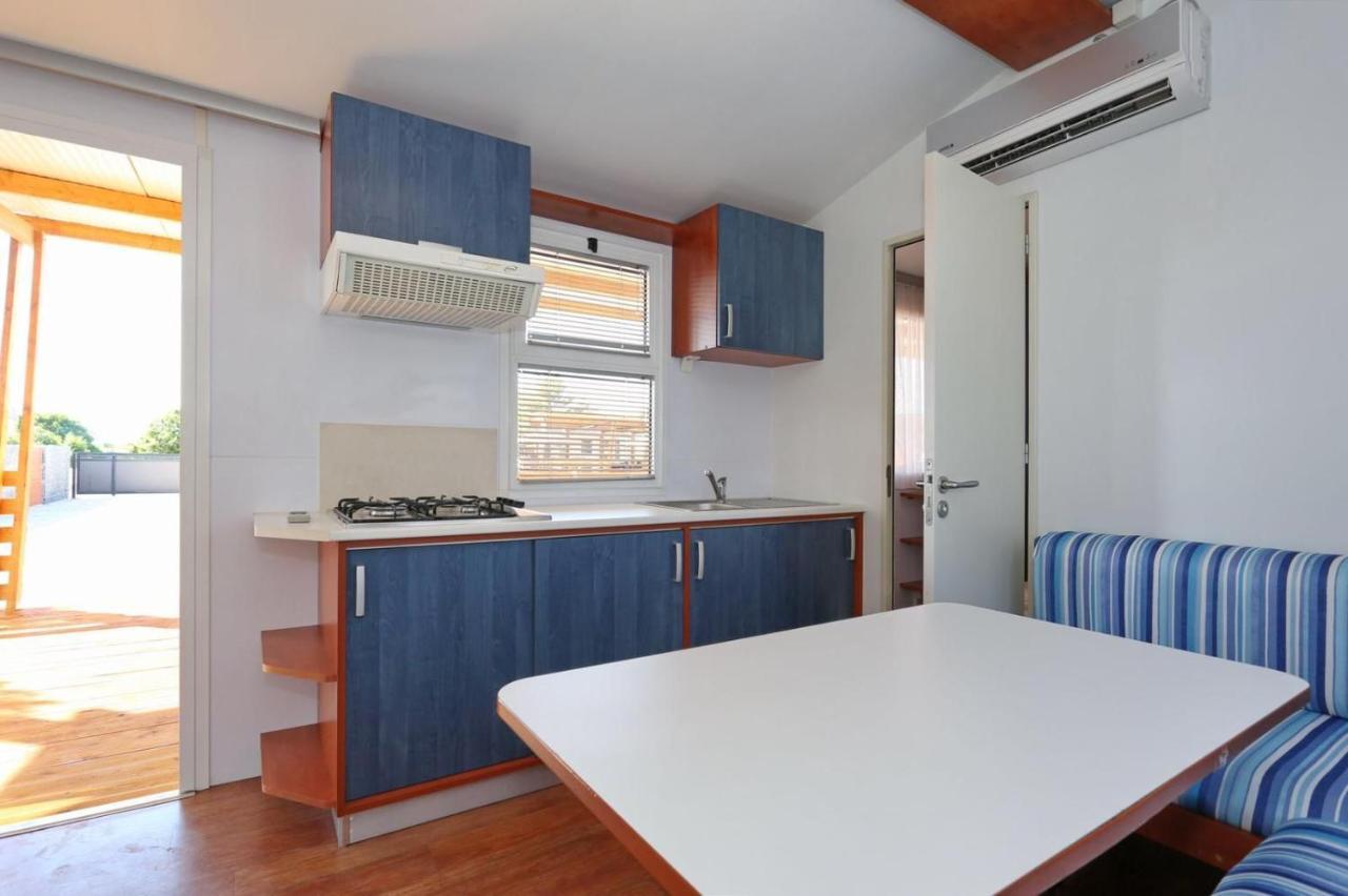 Poolside Mobile Home Turanj Bagian luar foto