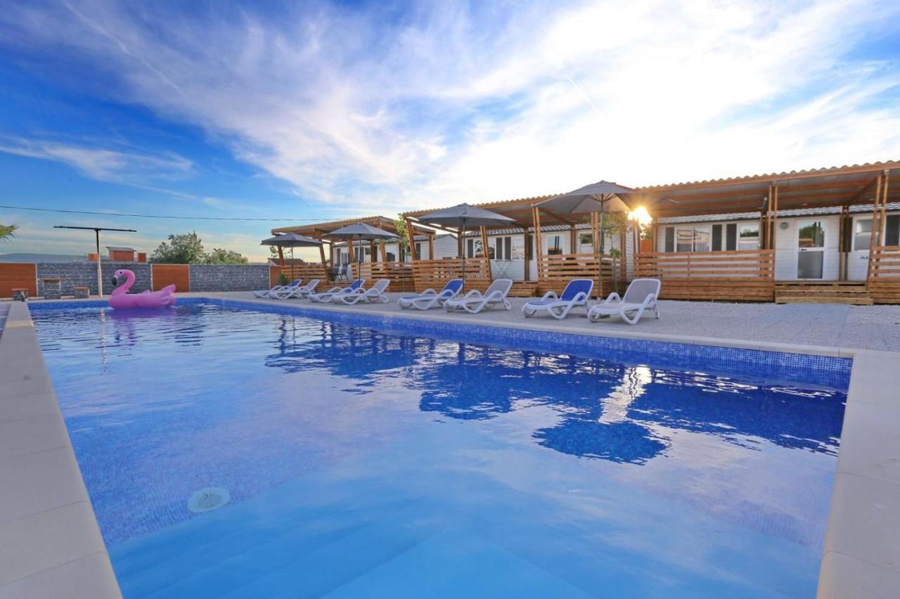 Poolside Mobile Home Turanj Bagian luar foto