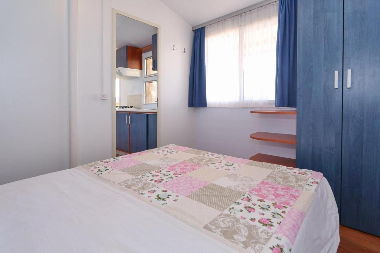 Poolside Mobile Home Turanj Bagian luar foto