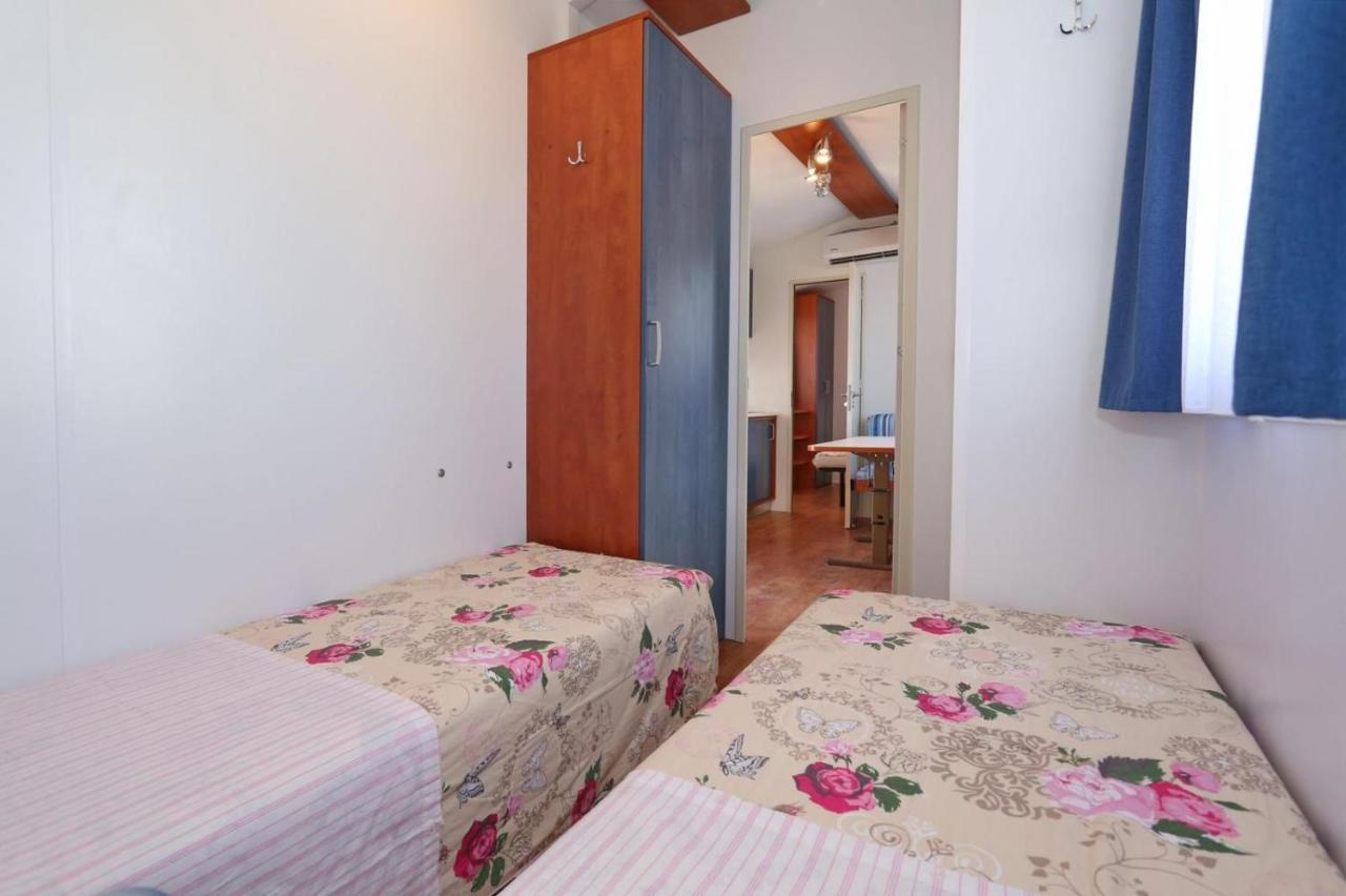 Poolside Mobile Home Turanj Bagian luar foto