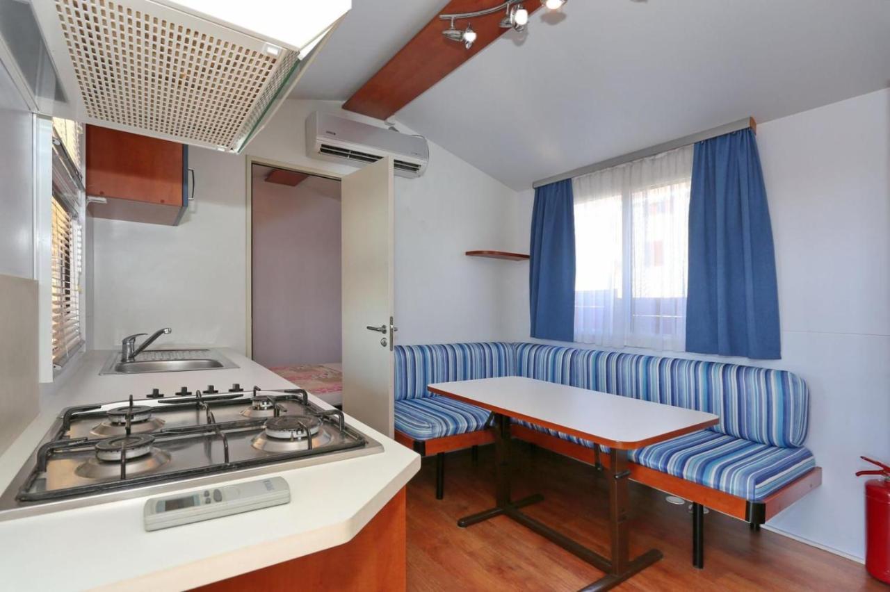 Poolside Mobile Home Turanj Bagian luar foto