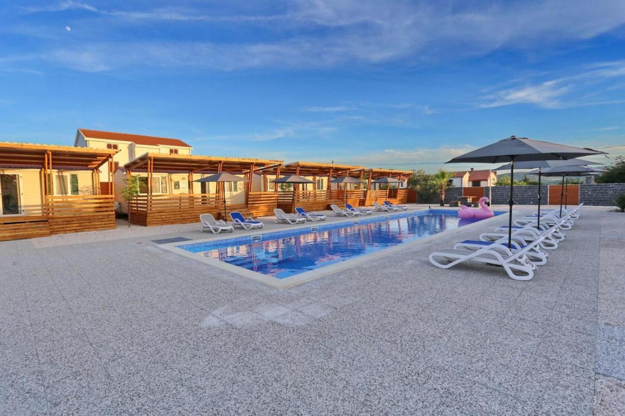 Poolside Mobile Home Turanj Bagian luar foto