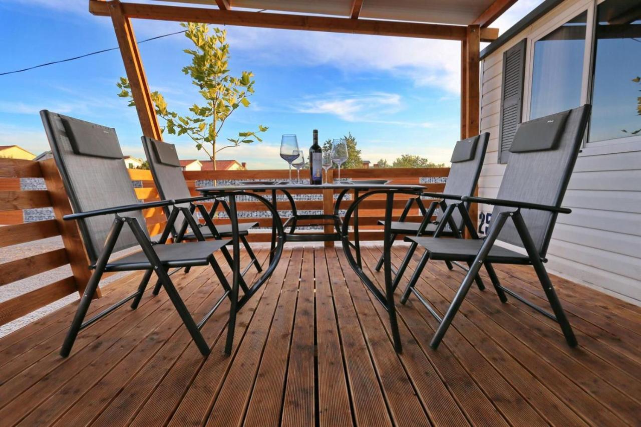 Poolside Mobile Home Turanj Bagian luar foto