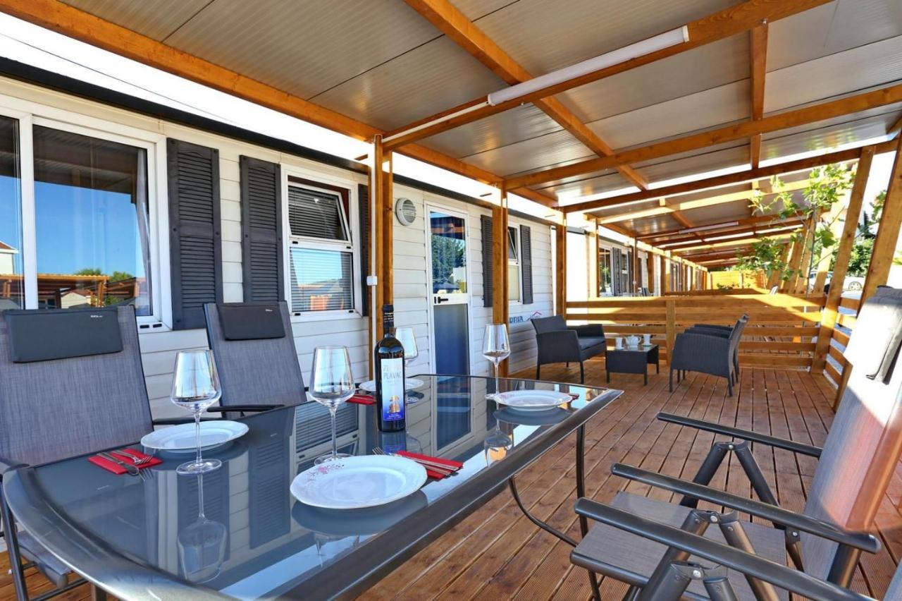 Poolside Mobile Home Turanj Bagian luar foto