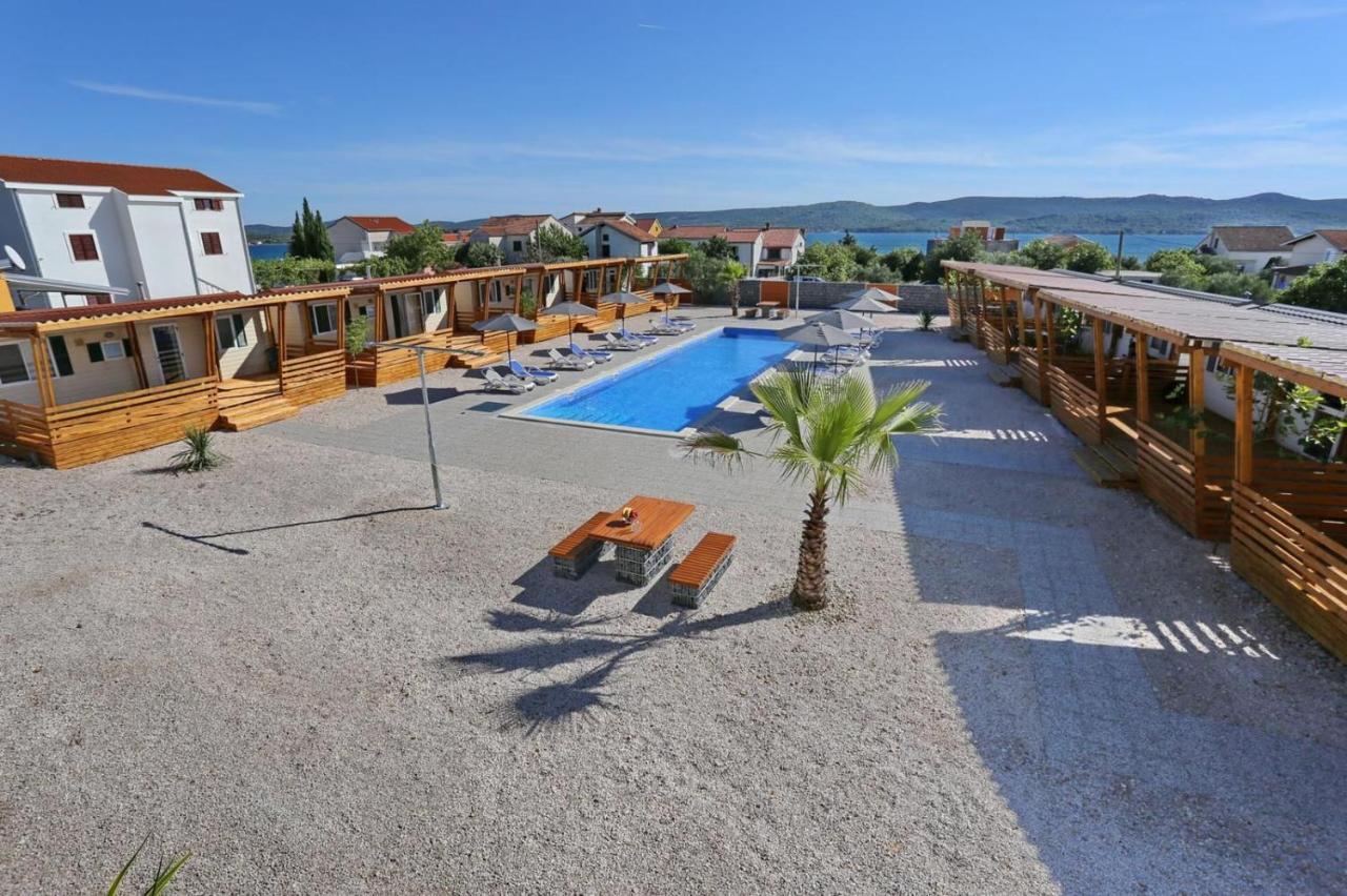 Poolside Mobile Home Turanj Bagian luar foto