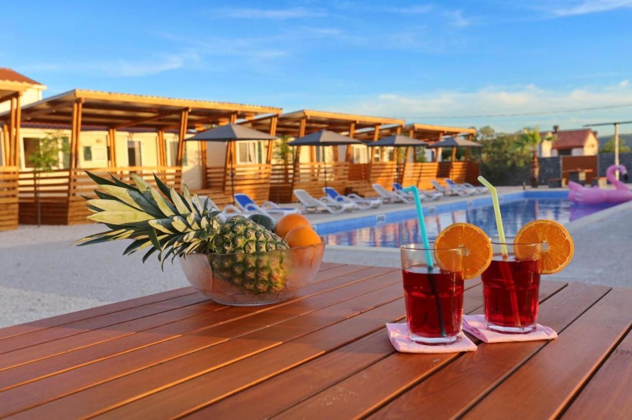 Poolside Mobile Home Turanj Bagian luar foto